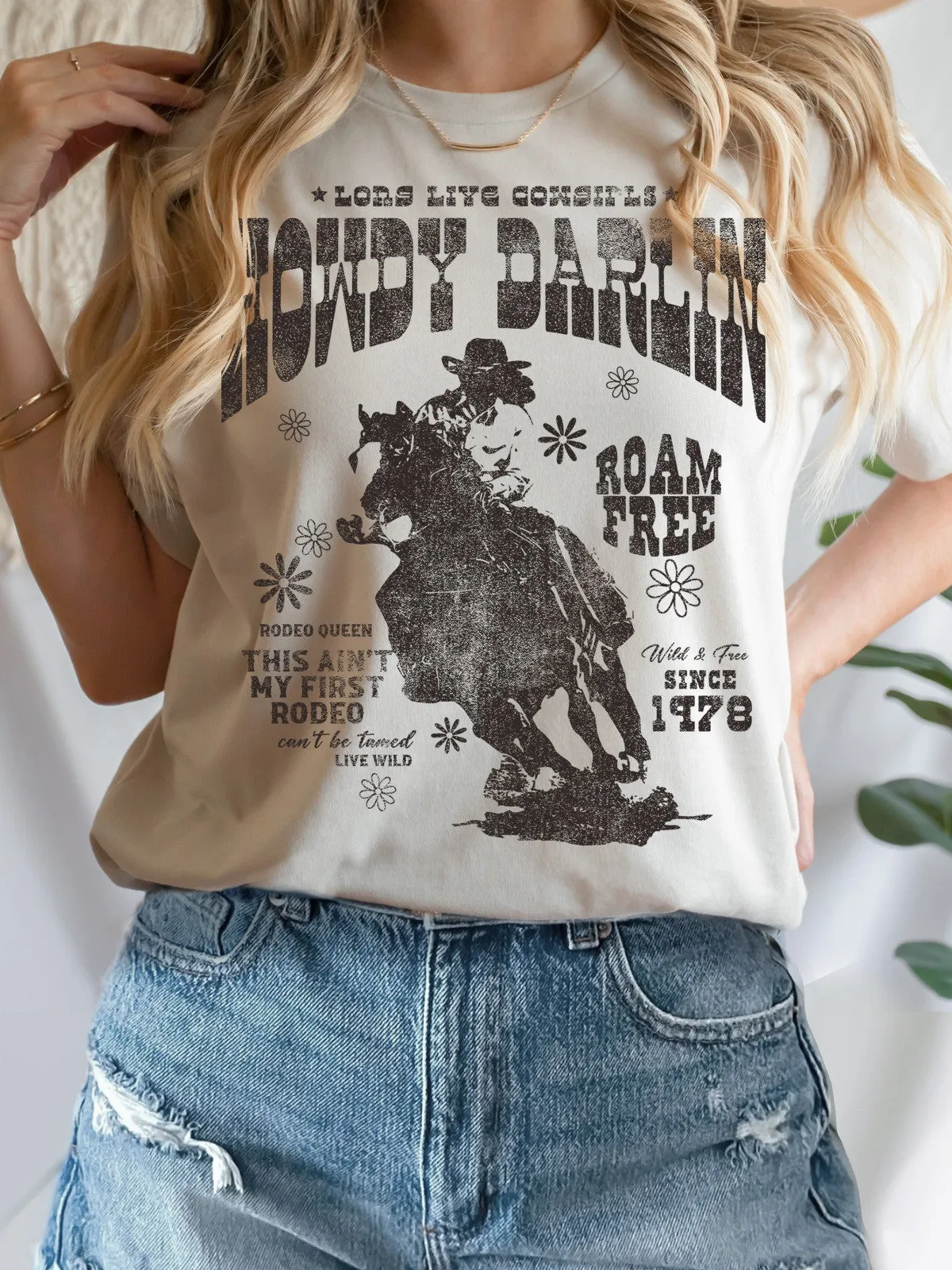 27 Howdy Darlin' Western Tee