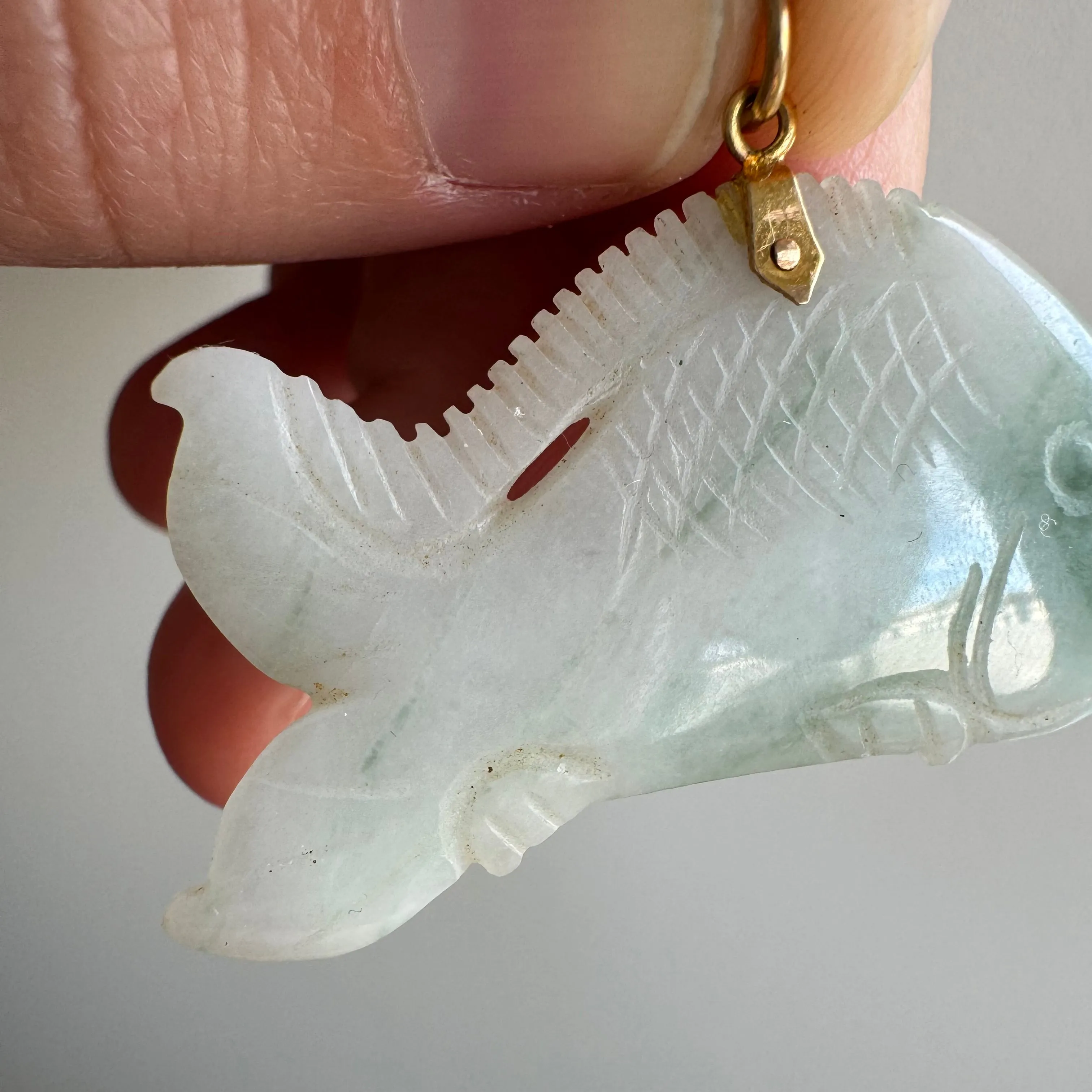 V I N T A G E // kissy fish / 14k and carved stone fish / a pendant