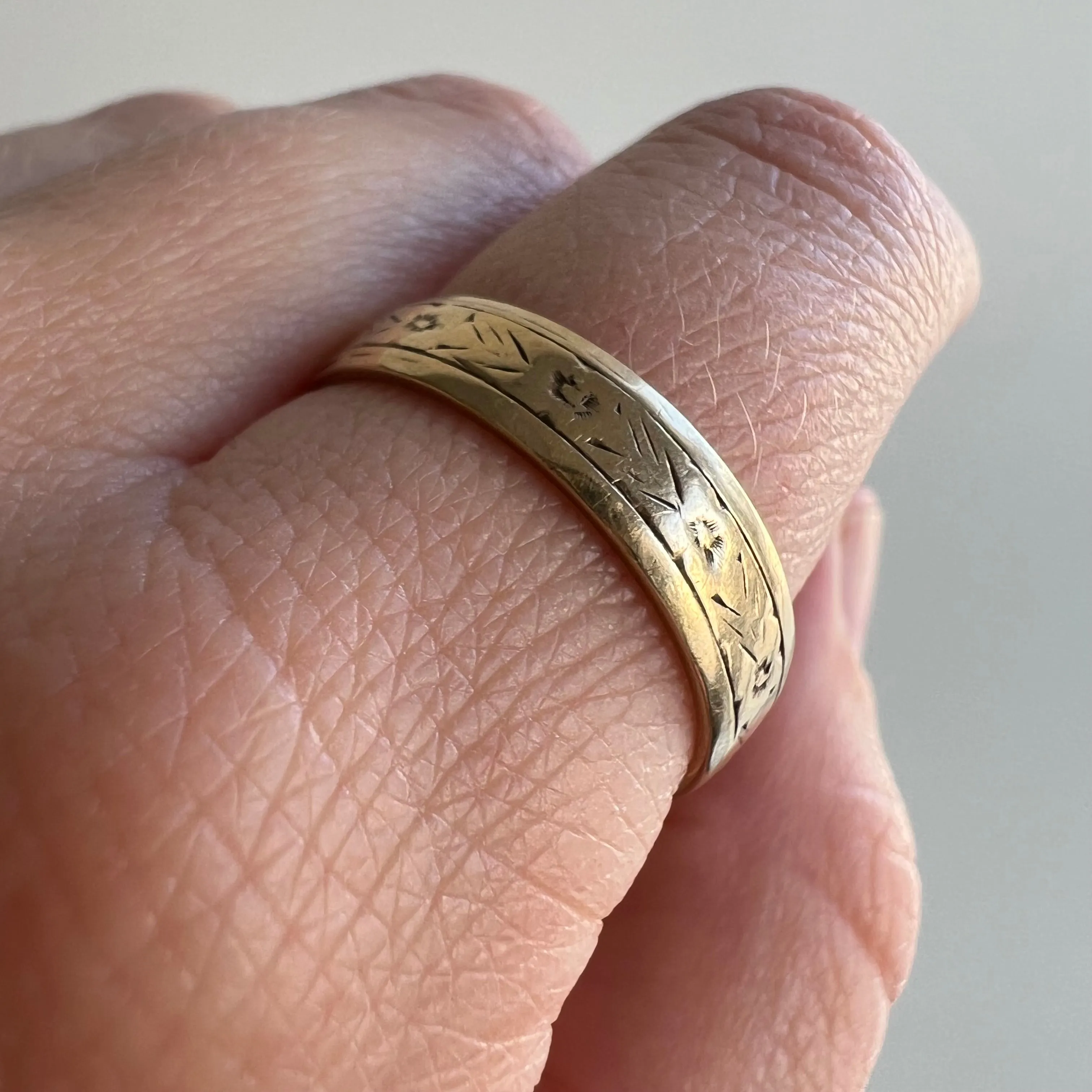 V I N T A G E //  forever forget me nots / 1970s floral eternity band in British 9k yellow gold / size 9.75