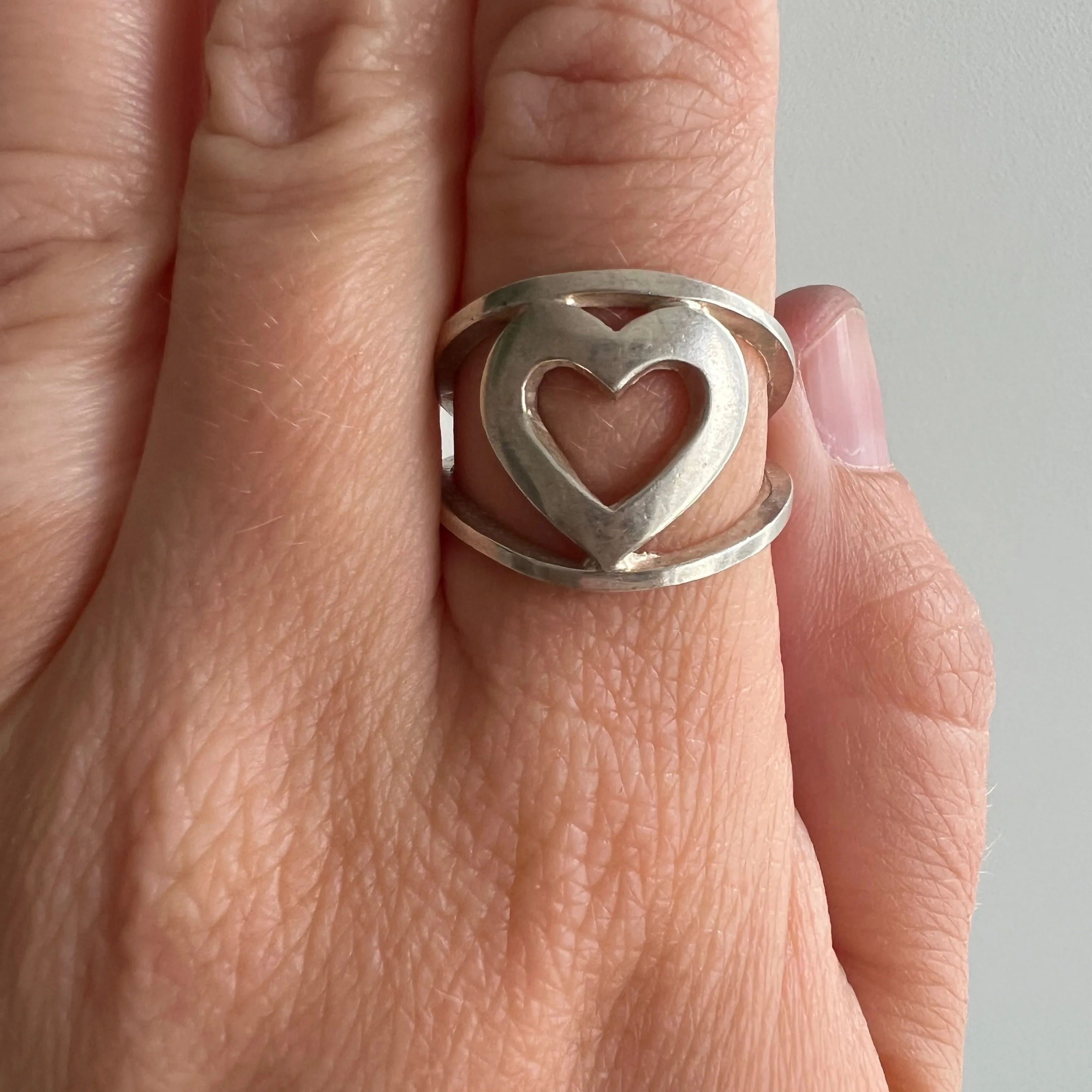 V I N T A G E // heart sandwich / sterling silver heart cutout ring / size 6.75