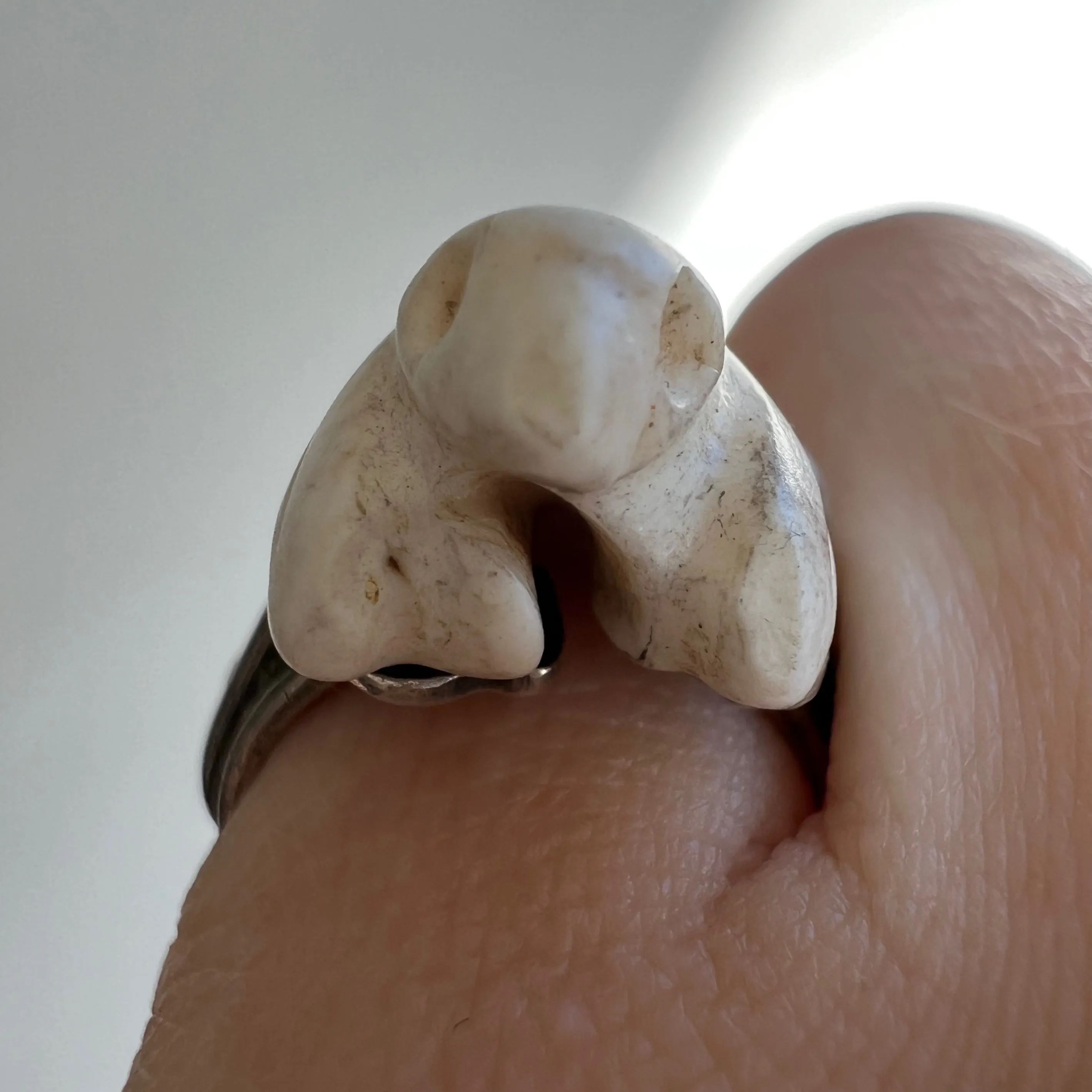 V I N T A G E // seated bird / sterling silver artisan carved bird ring / size 3.5-3.75